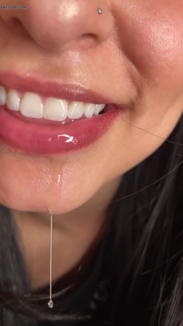 Giantess teases mouth - ThisVid