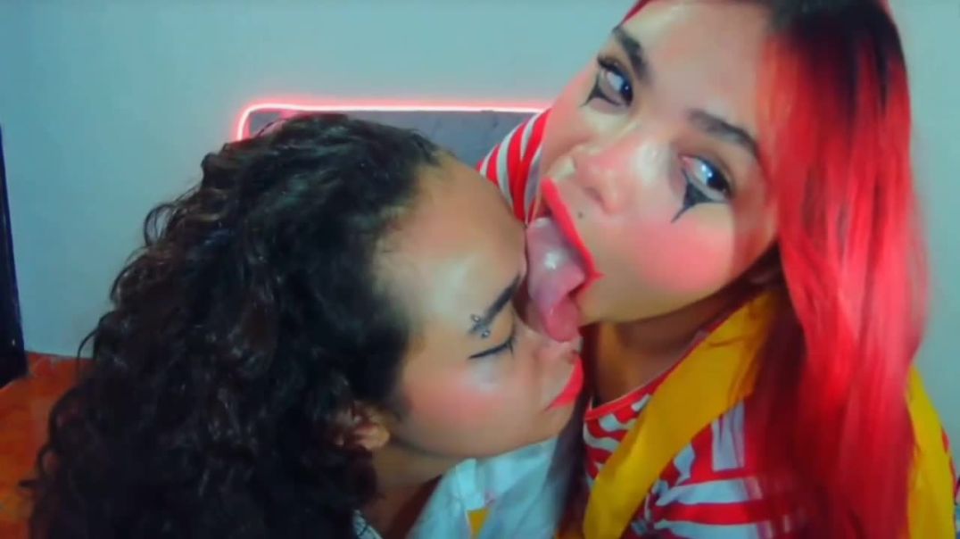 Big tongue face licking - ThisVid