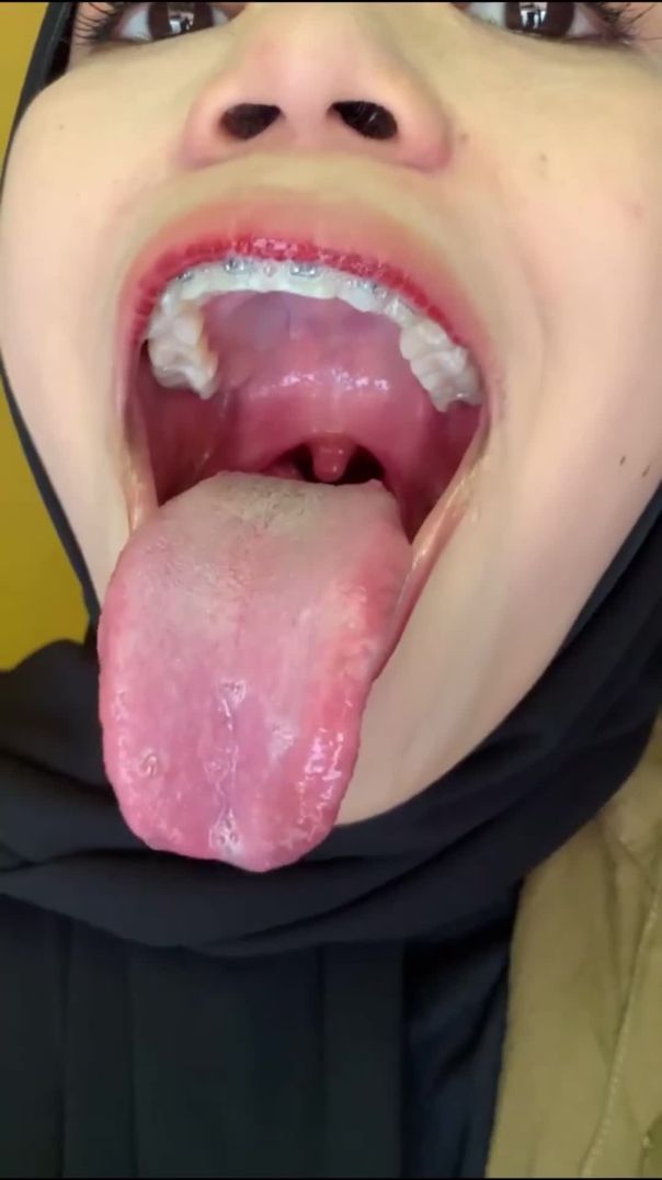 Sloppy asian mouth and tongue - ThisVid