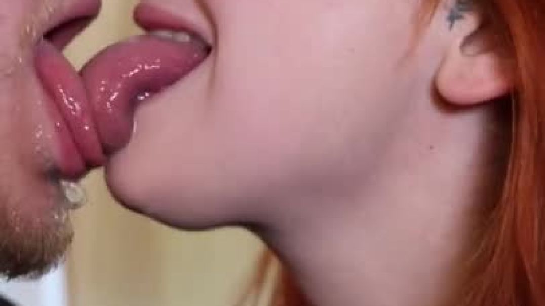 Tongue Sucking - EPORNER