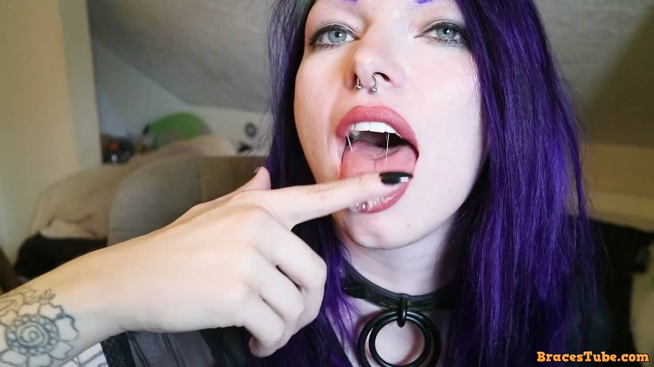 Goth Girl Spit Tongue Fetish - EPORNER