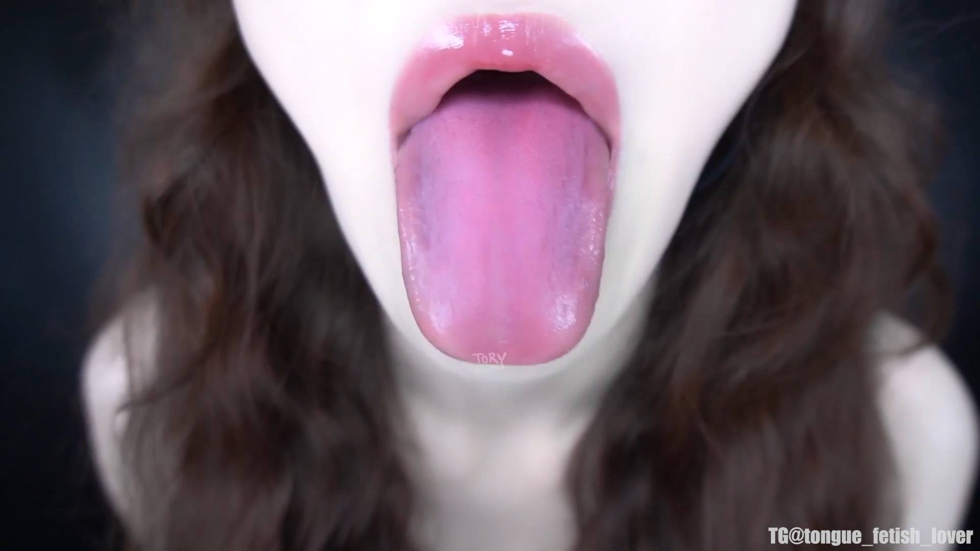 ⁣Tory ASMR super pink tongue