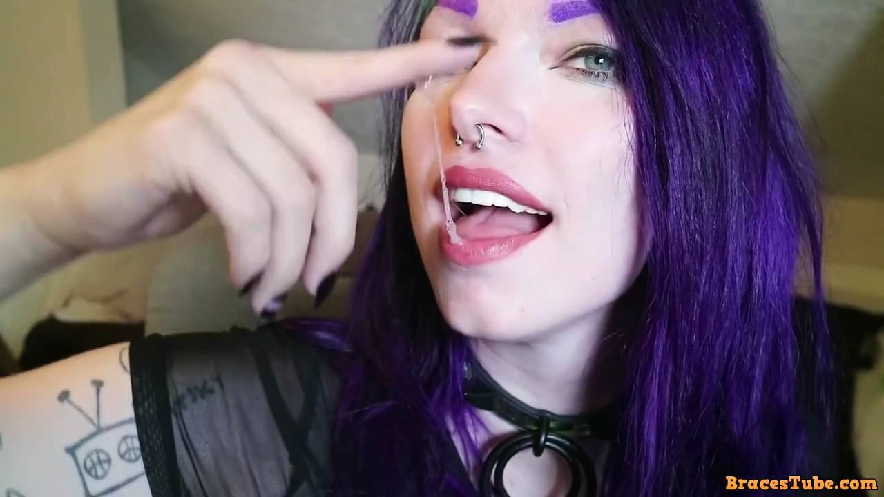 Goth Girl Spit Tongue Fetish - EPORNER